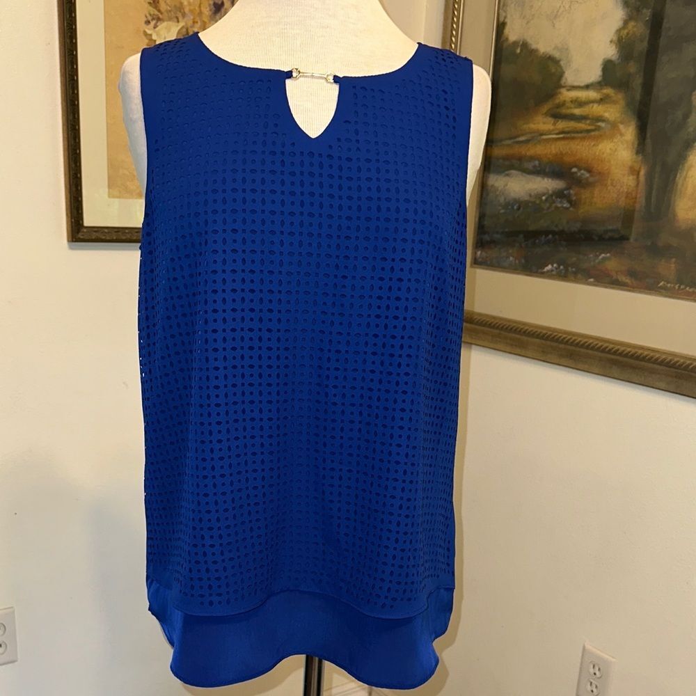 Dana Buchman Blue Sleeveless Keyhole Laser-Cut Top Size Medium